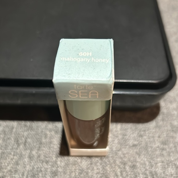 Tarte SEA power flex Concealer in 60H Mahogany Honey - Picture 2 of 4